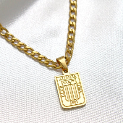 collar de escudo, collar de futbol, collar de hombre, collar dorado de hombre, collar de alianza lima, collar de equipo de futbol, collar de hombre de alianza lima